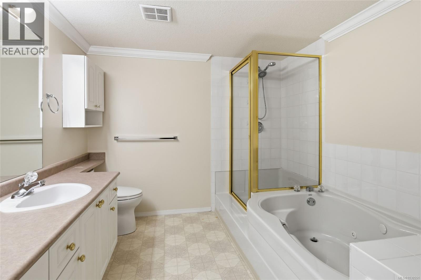 #106 335 Hirst Ave W - 13