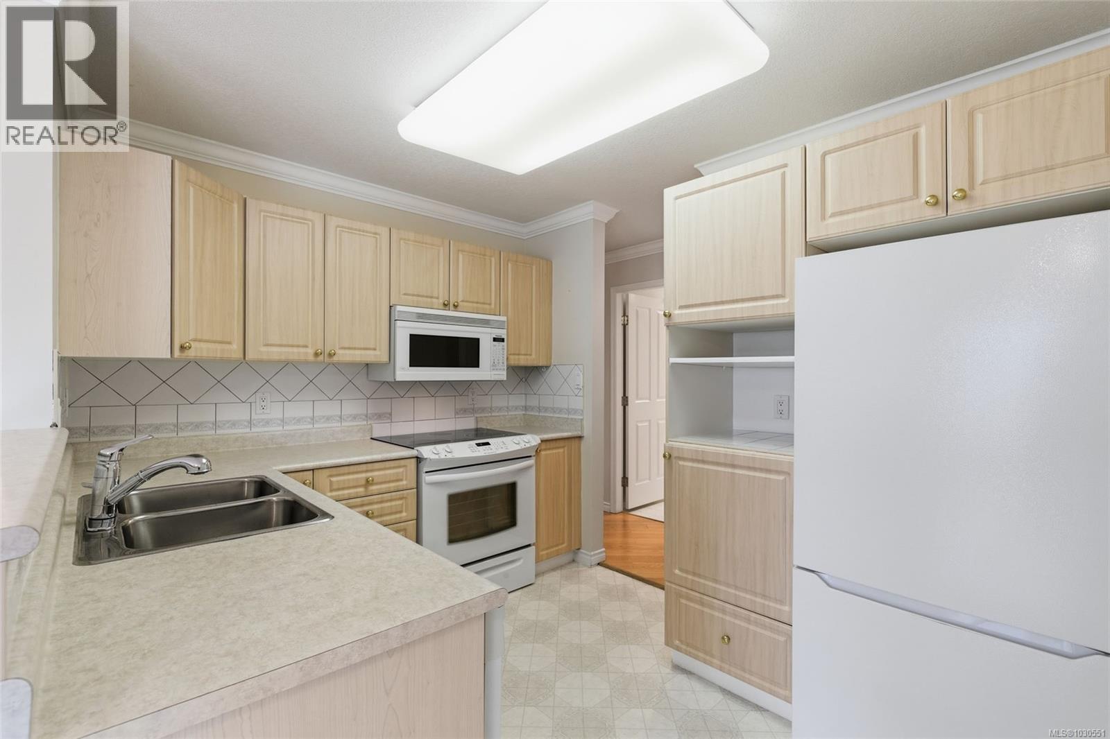 #106 335 Hirst Ave W - 8