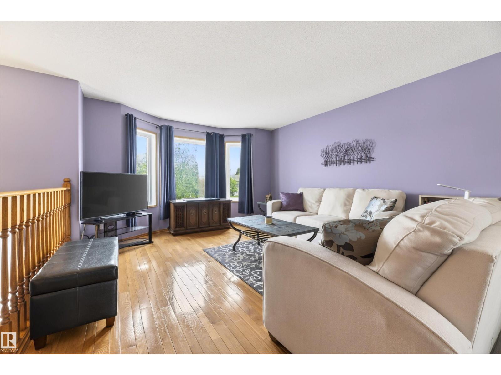 5914 52 ST - 8