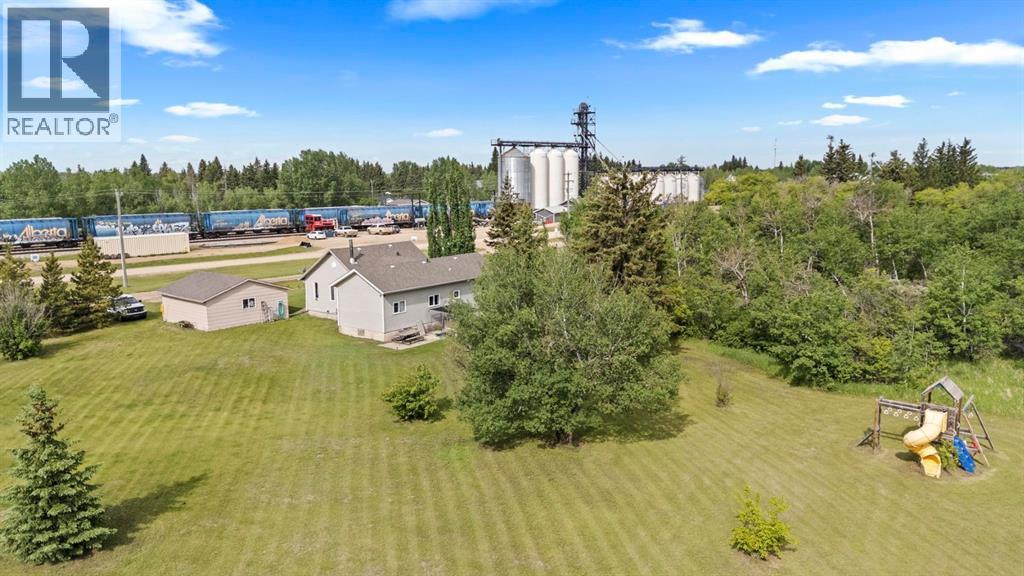 10 Railway Avenue N - 28