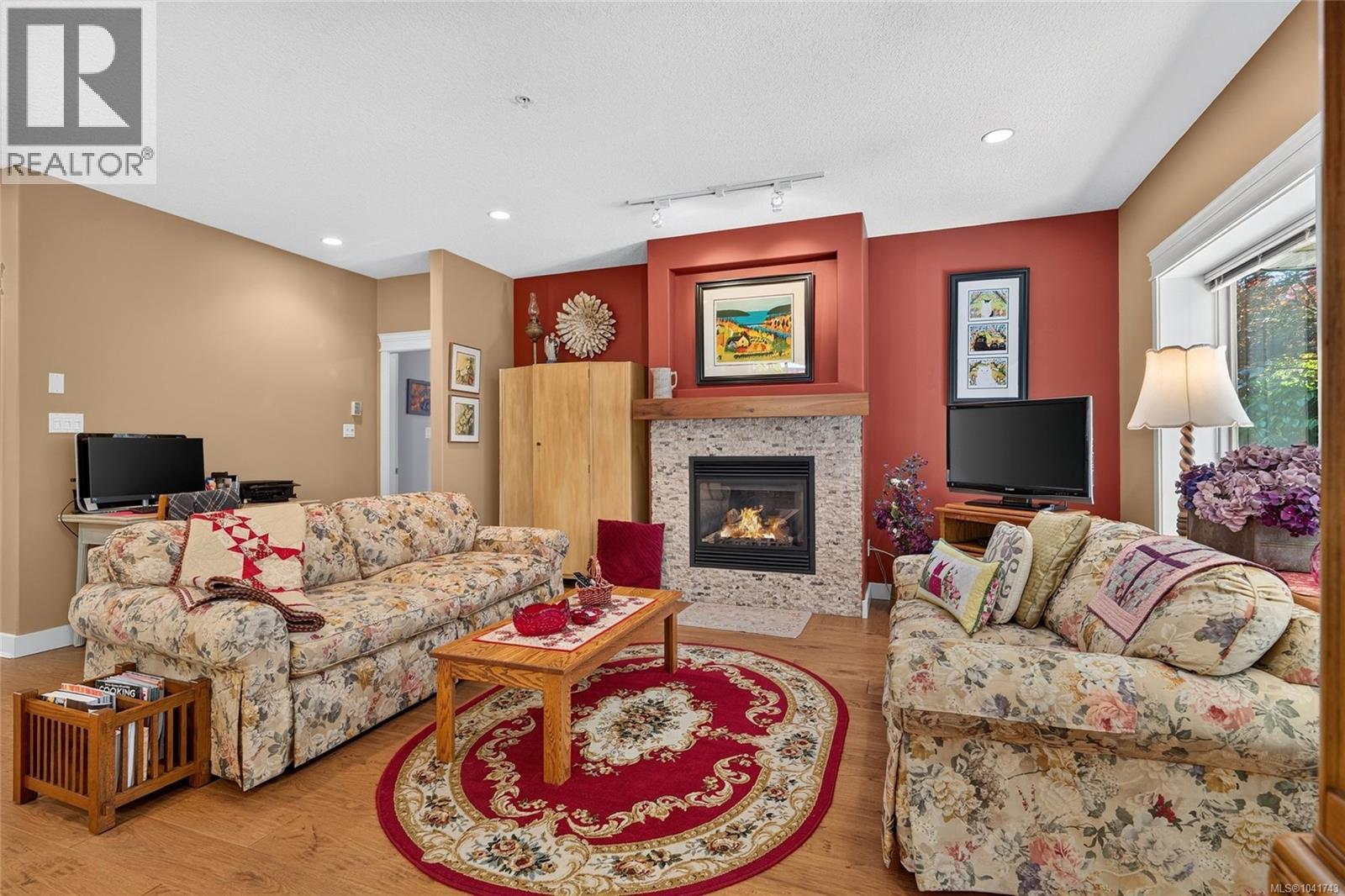 #5 161 Shelly Rd - 18