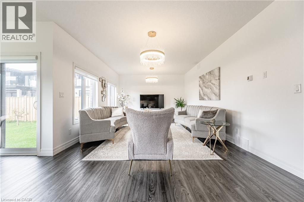136 VILLAGE Road - 12