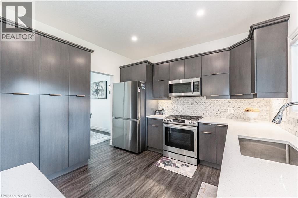 136 VILLAGE Road - 21