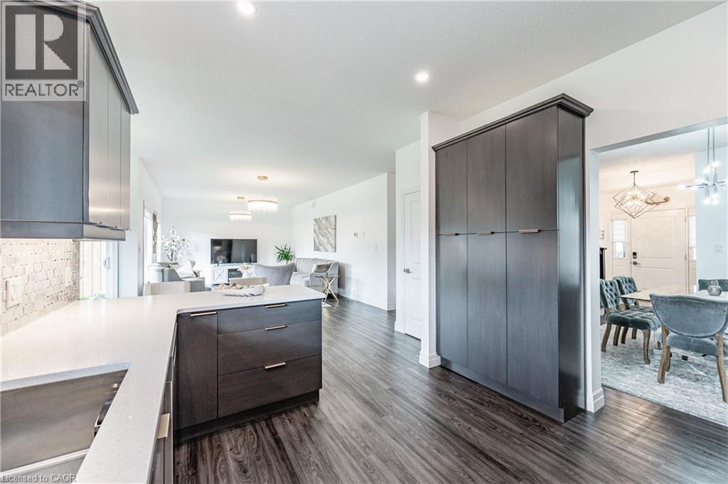 136 VILLAGE Road - 23