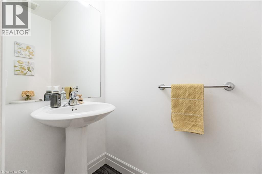 136 VILLAGE Road - 25