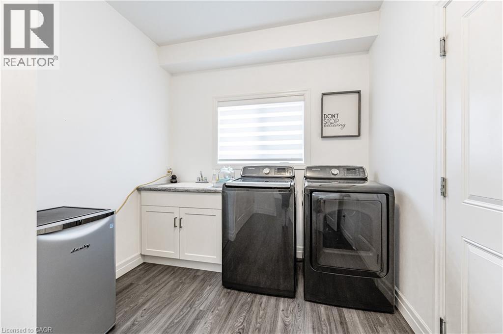 136 VILLAGE Road - 26