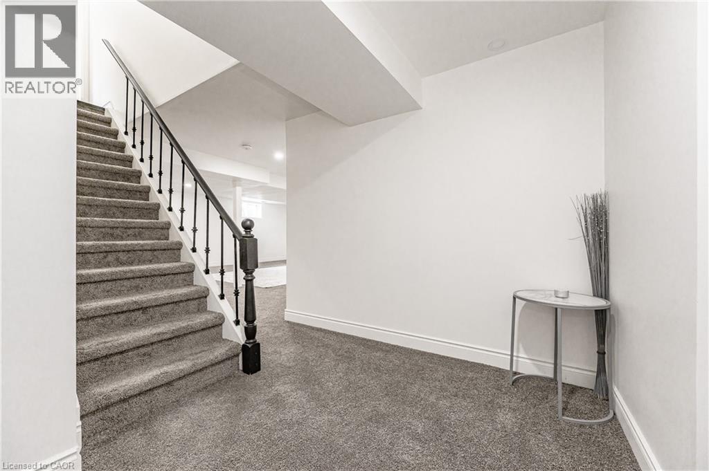 136 VILLAGE Road - 39