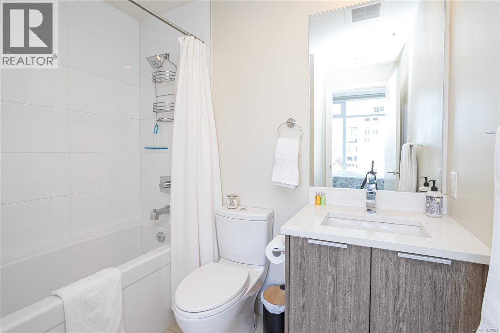 #603 728 Yates St - 23