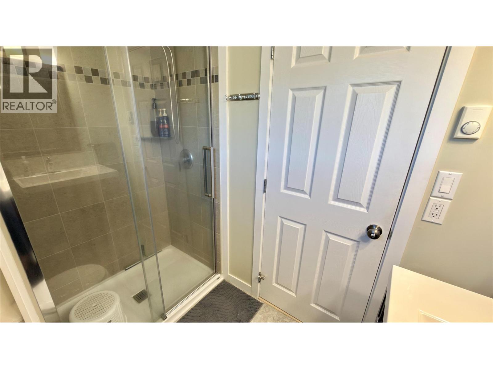 3109 East Lake Drive, Christina Lake