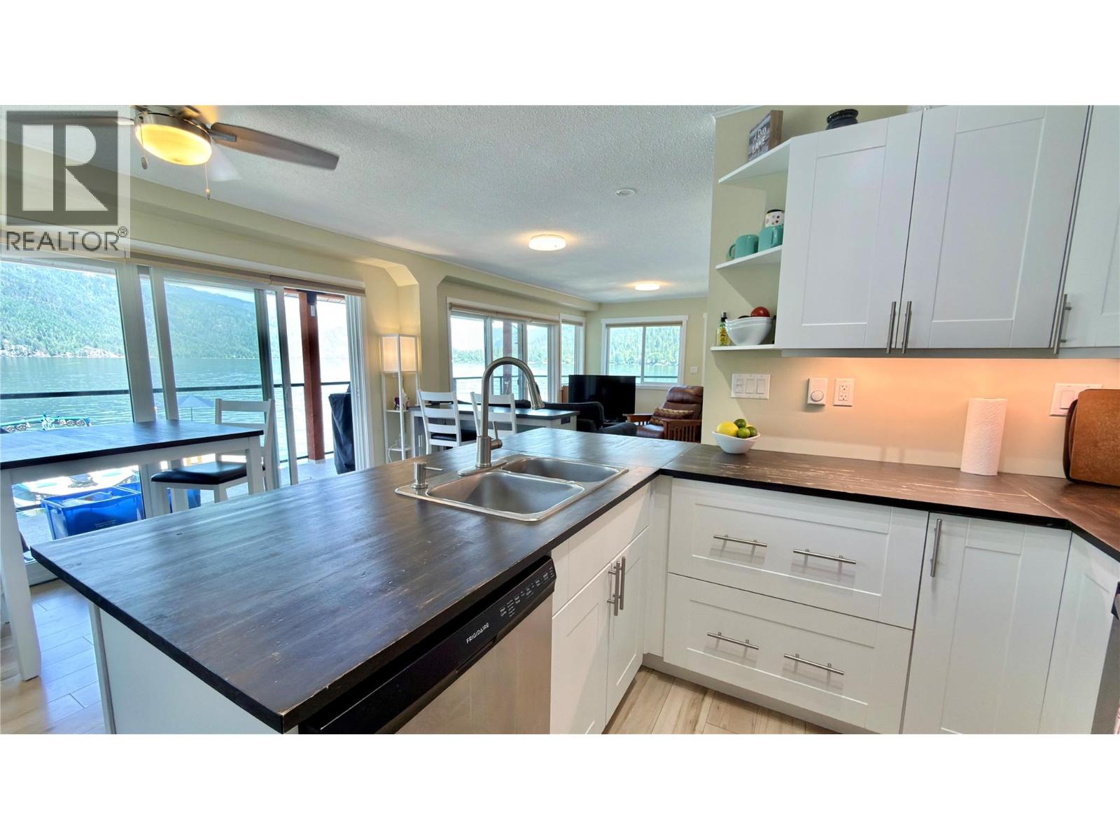 3109 East Lake Drive, Christina Lake