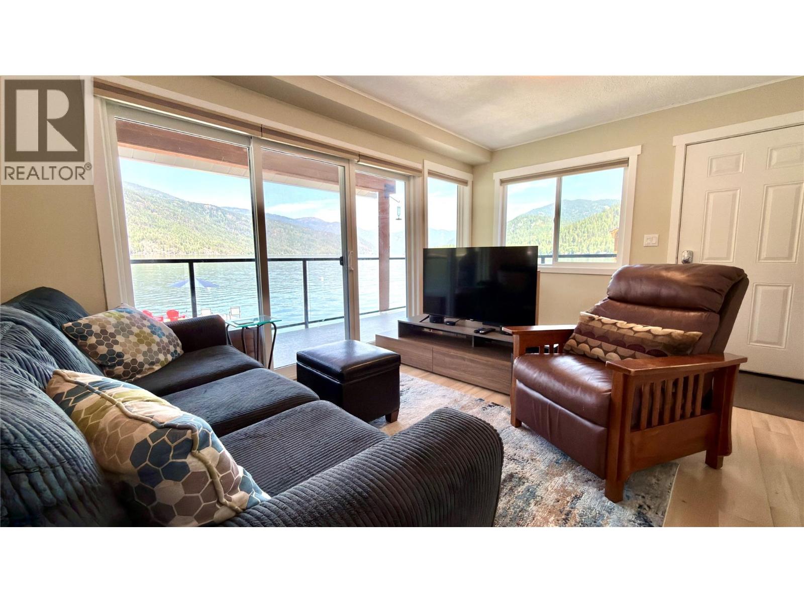 3109 East Lake Drive, Christina Lake