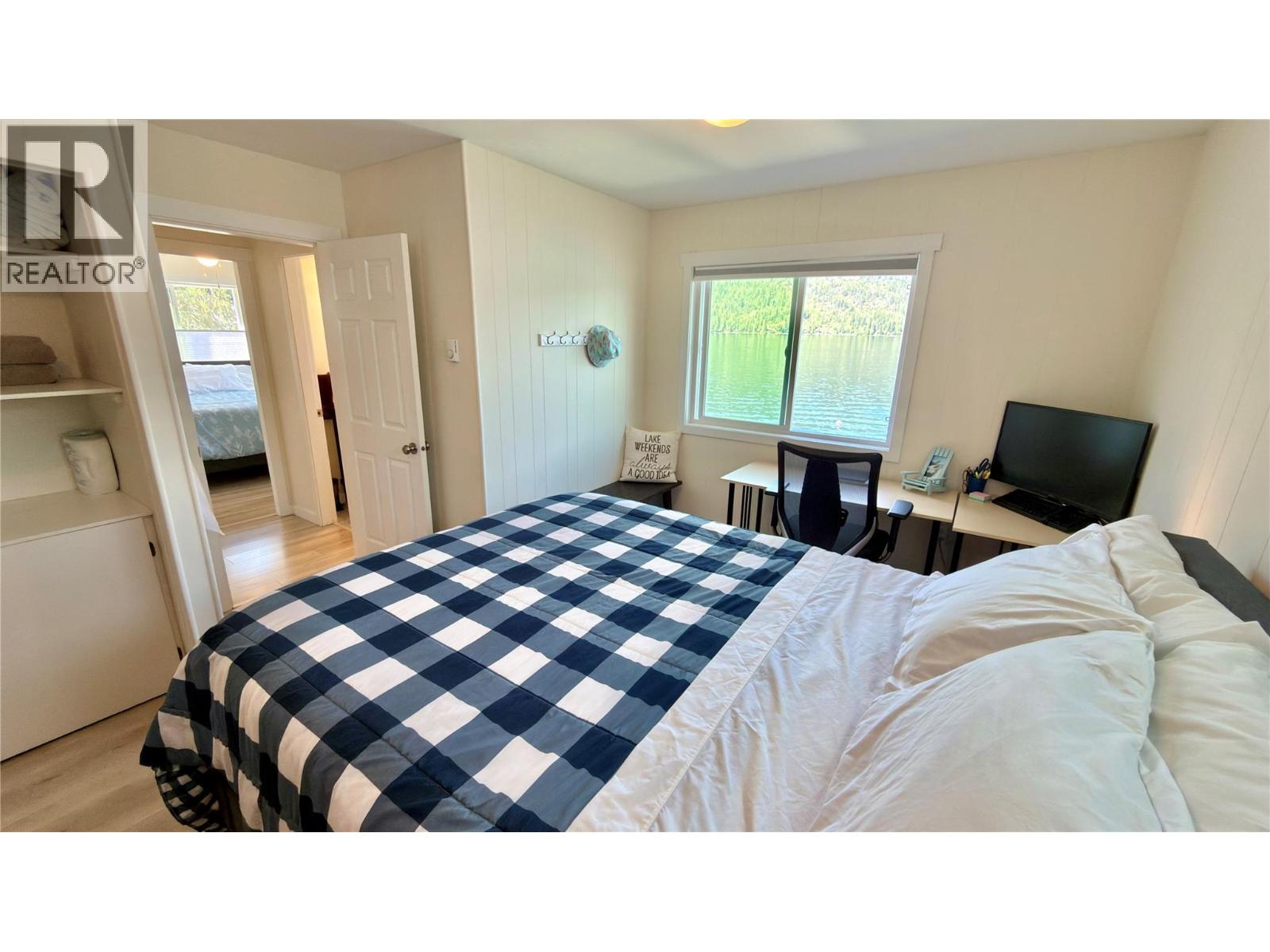 3109 East Lake Drive, Christina Lake