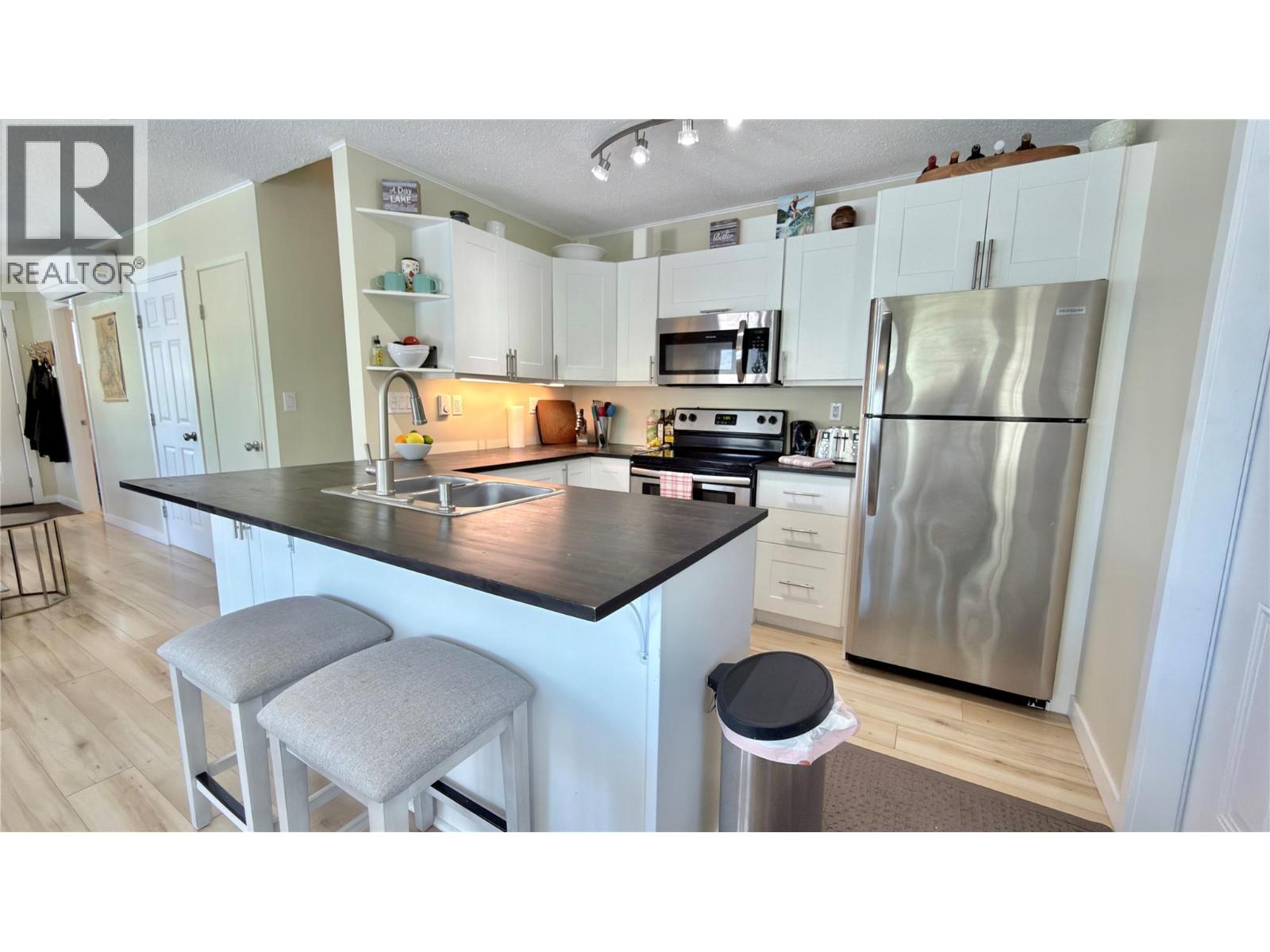 3109 East Lake Drive, Christina Lake