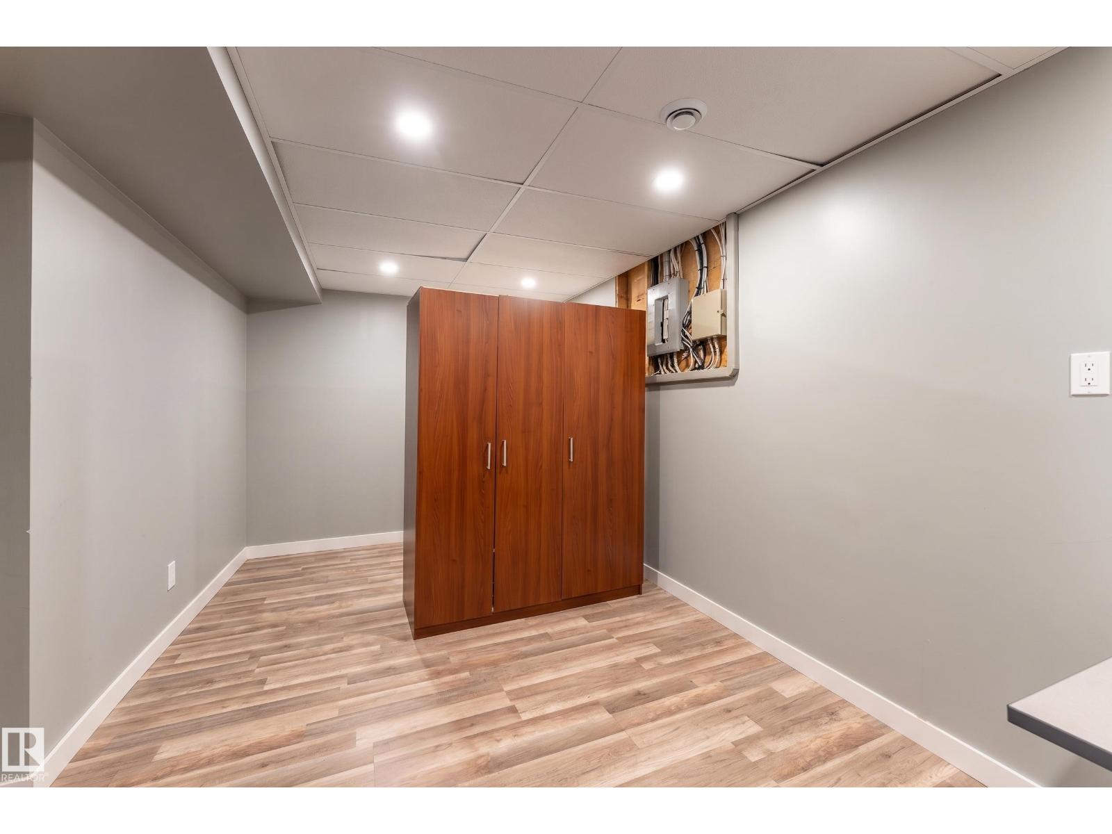13617 28 ST NW - 32