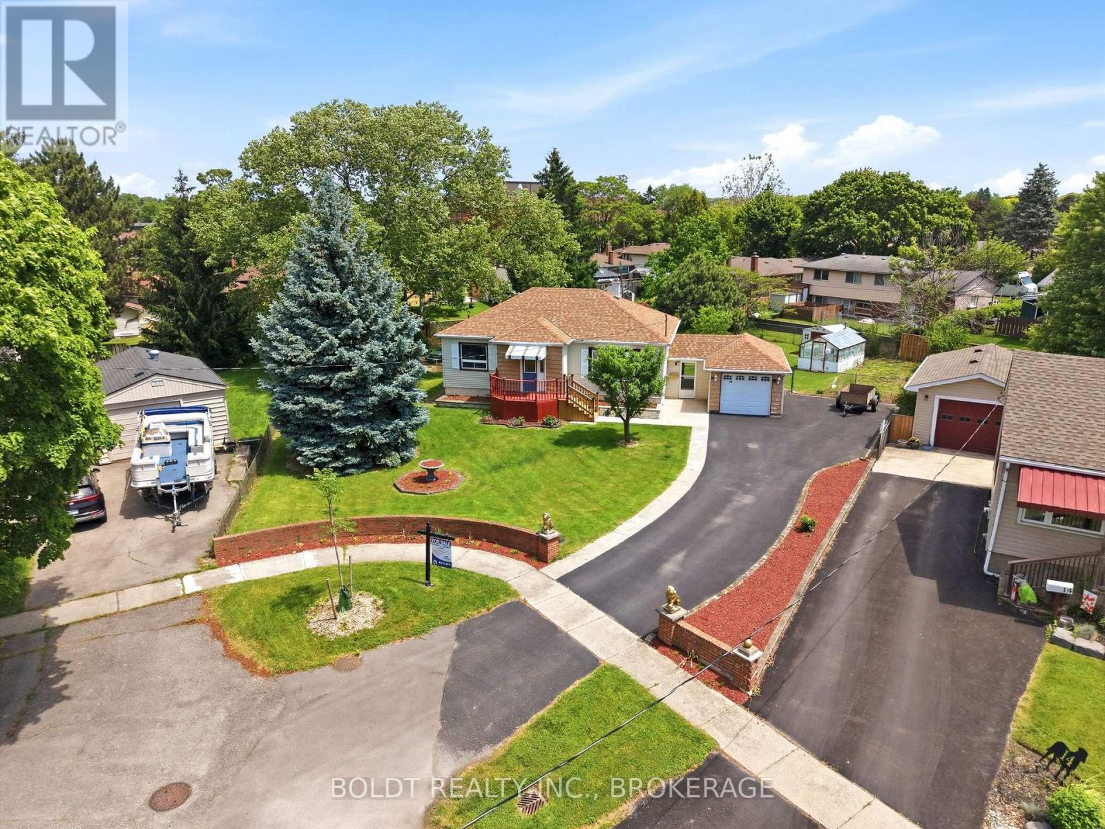 16 GRAMMAR AVENUE - 41