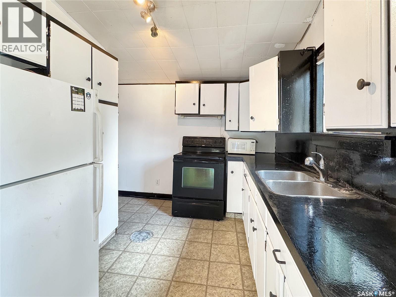 312 2nd STREET W - 4