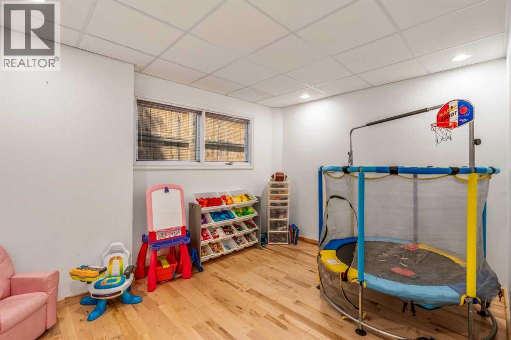 645 21 Street - Image 36