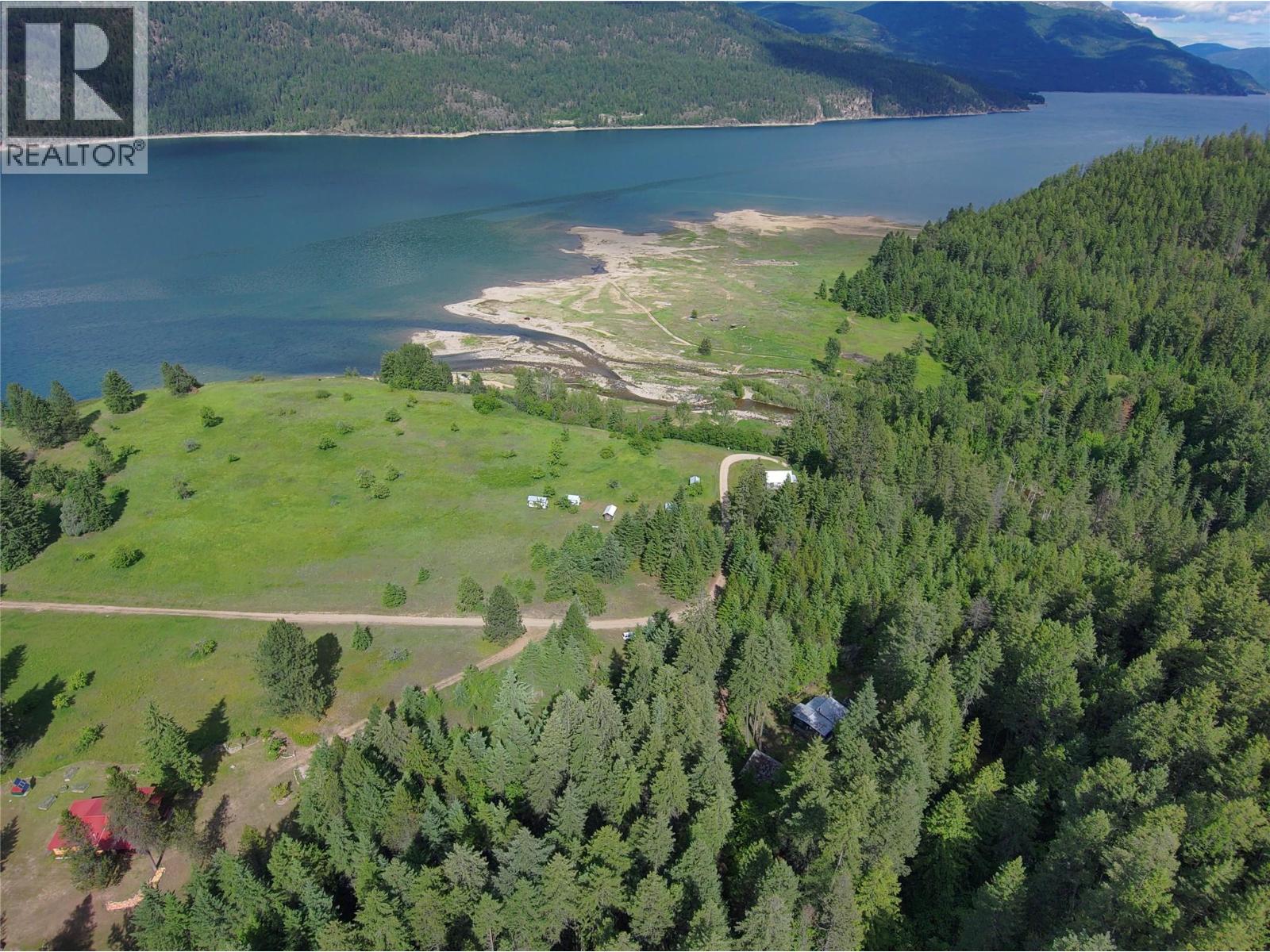 648 LOWER ARROW LAKE Road - 2