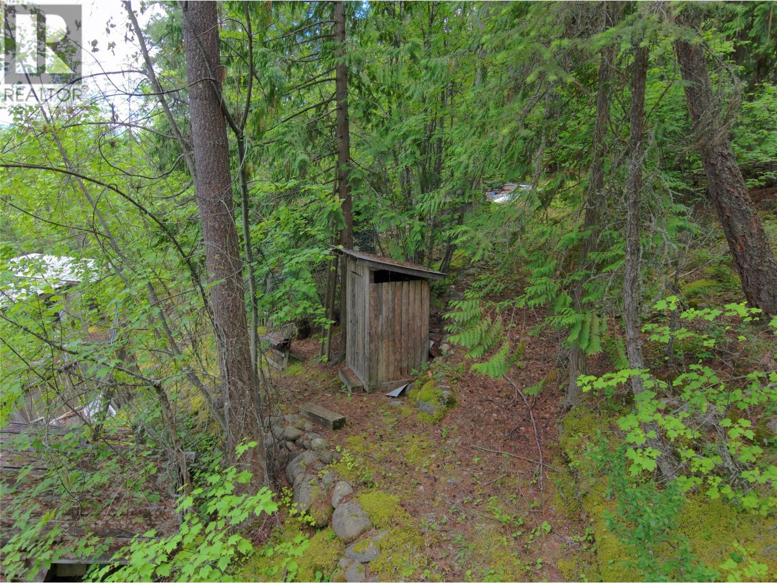 648 LOWER ARROW LAKE Road - 29