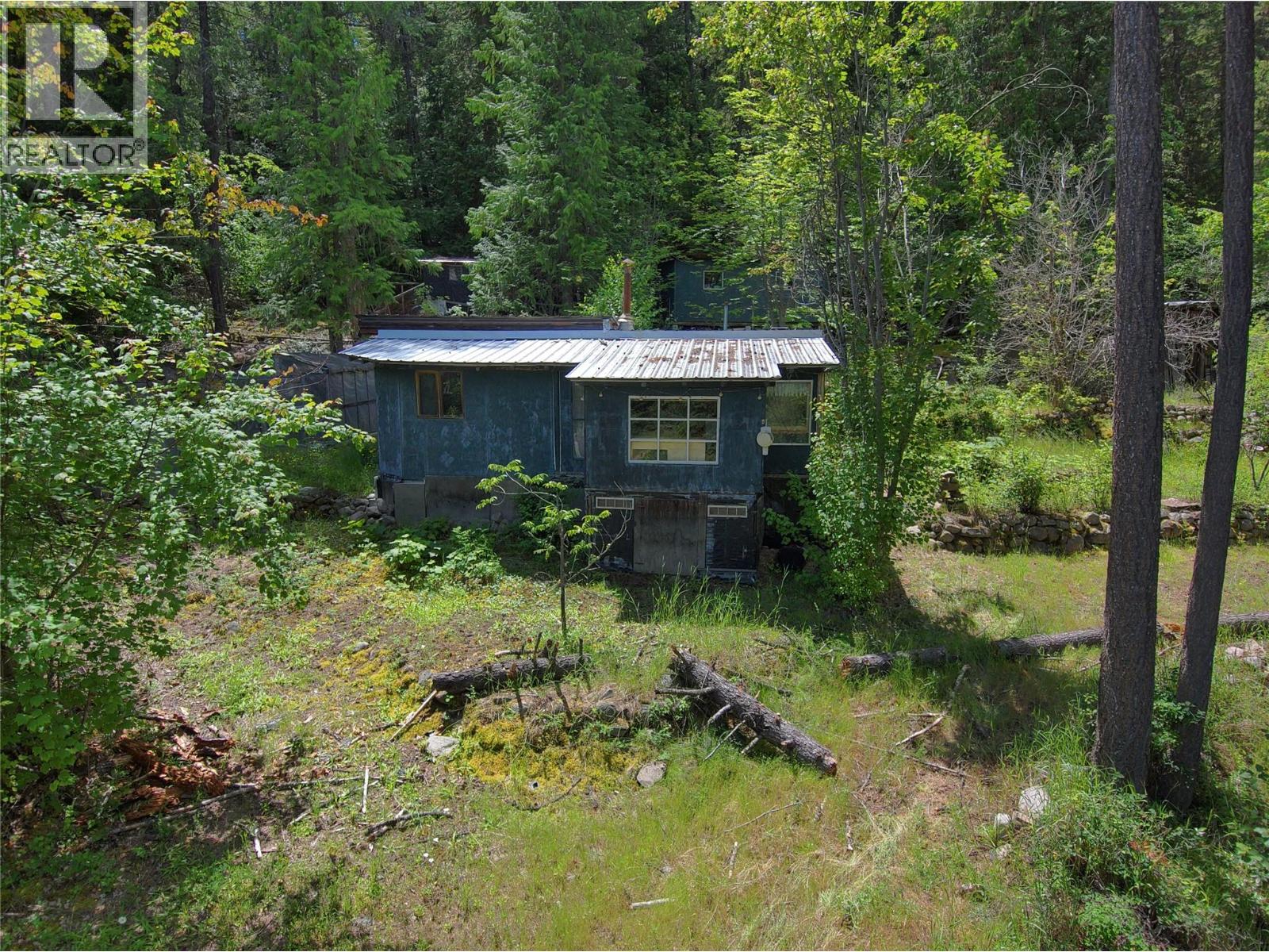 648 LOWER ARROW LAKE Road - 23