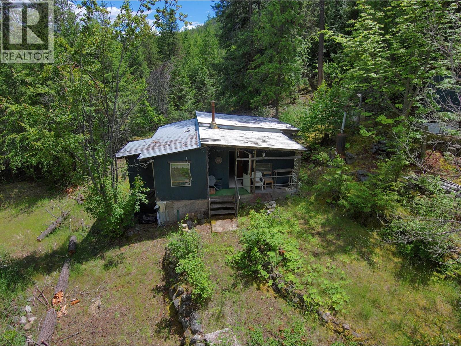 648 LOWER ARROW LAKE Road - 22