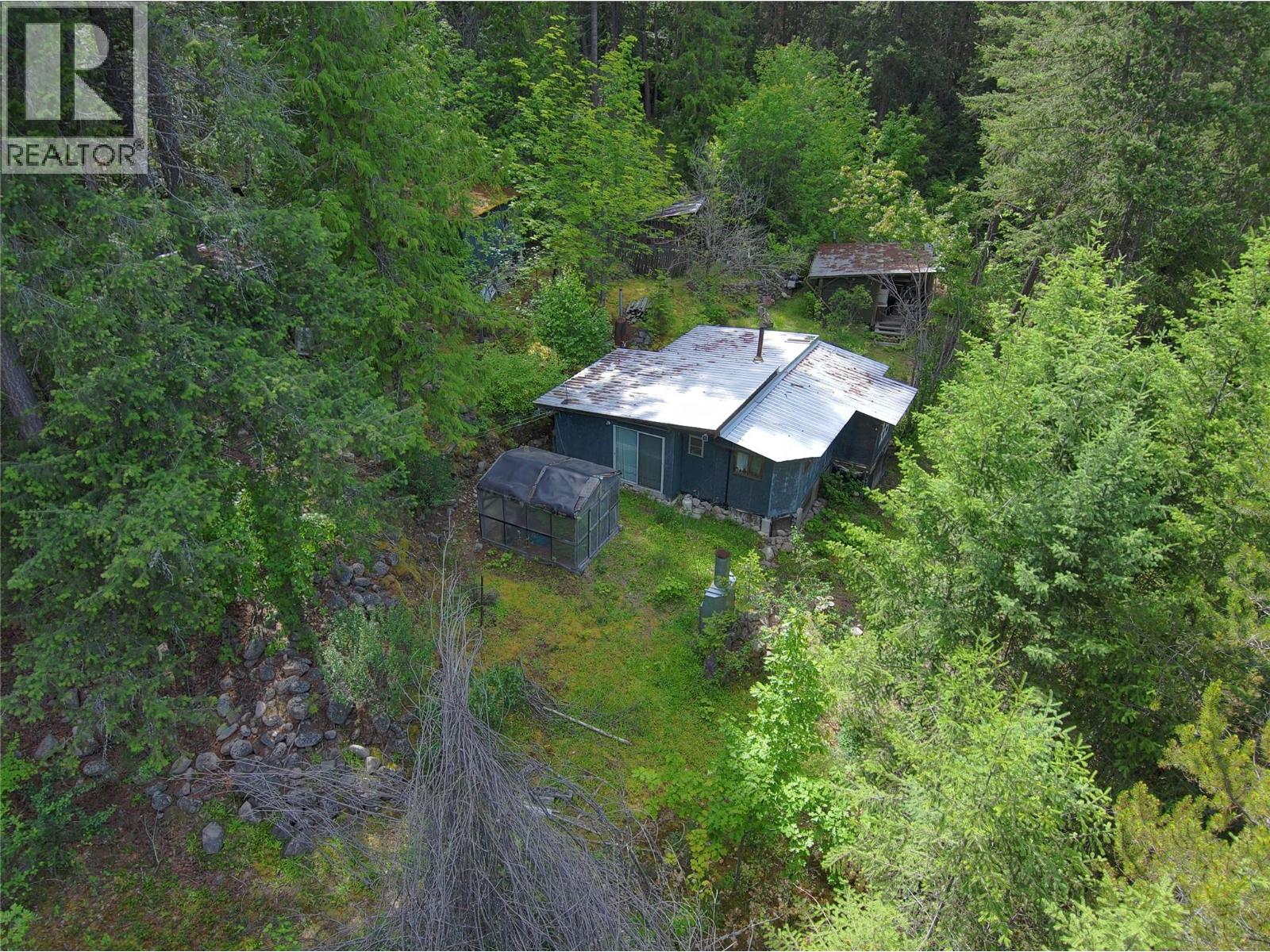 648 LOWER ARROW LAKE Road - 18