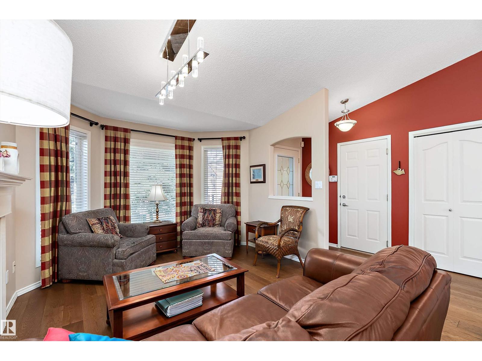 #14 920 119 ST NW - 8