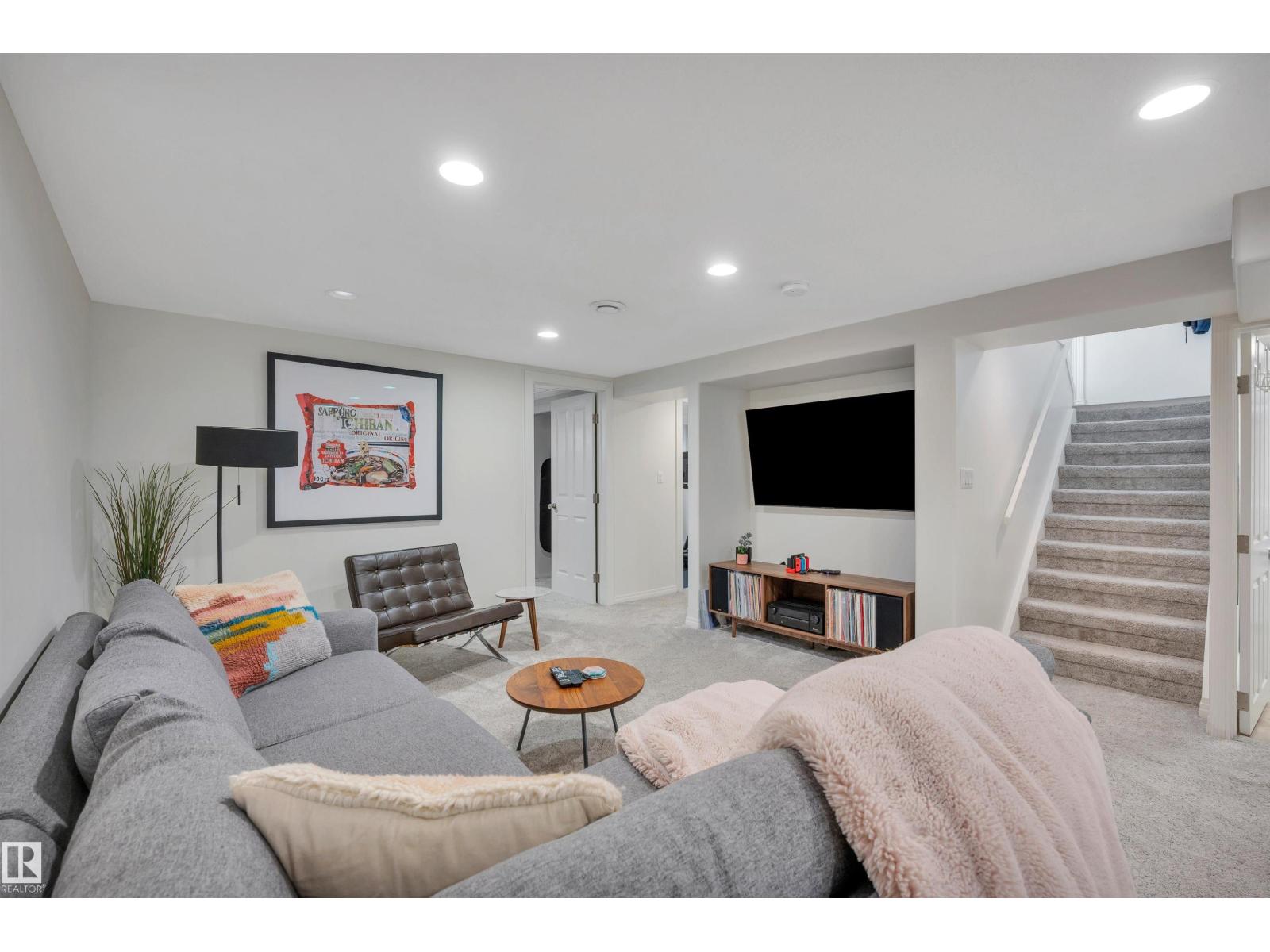 9015 148 ST NW - 11