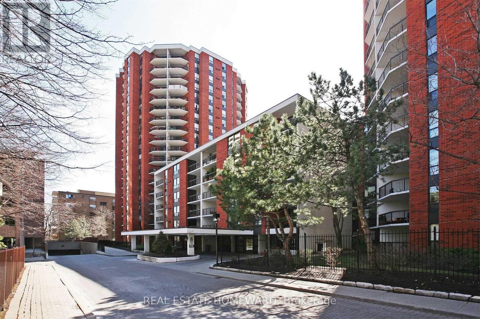 #626 77 MAITLAND PLACE - 1