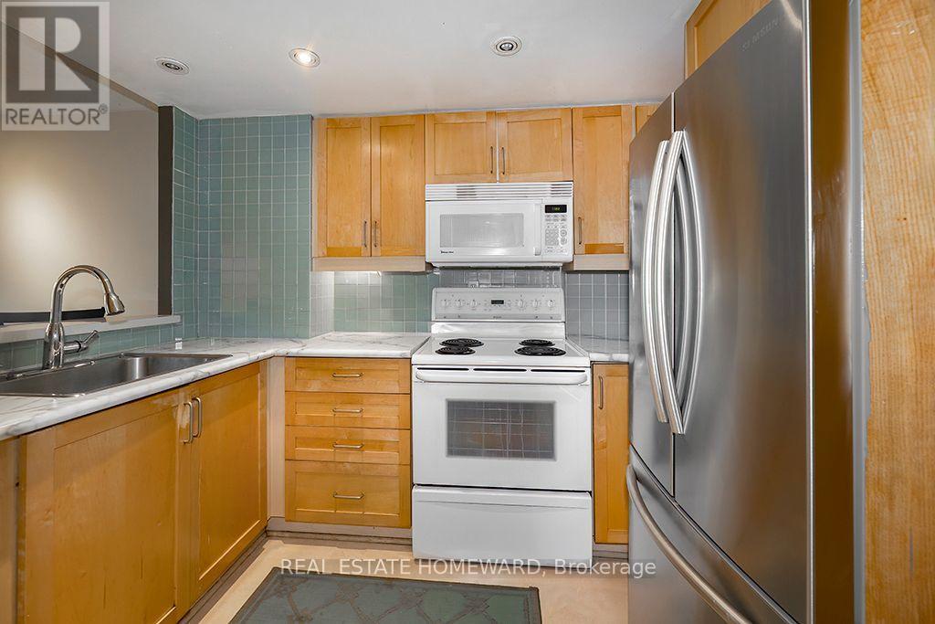 #626 77 MAITLAND PLACE - 10