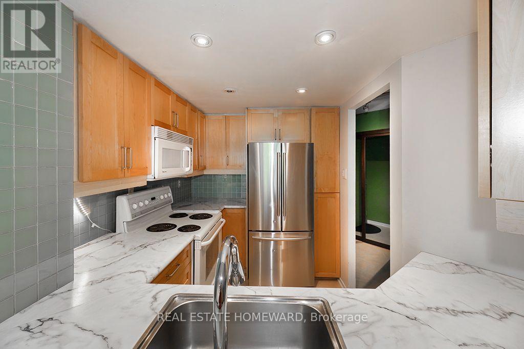 #626 77 MAITLAND PLACE - 11