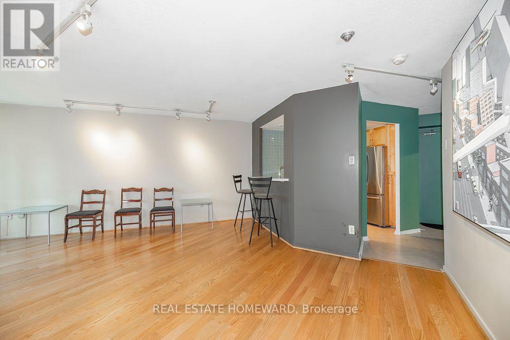 #626 77 MAITLAND PLACE - 16