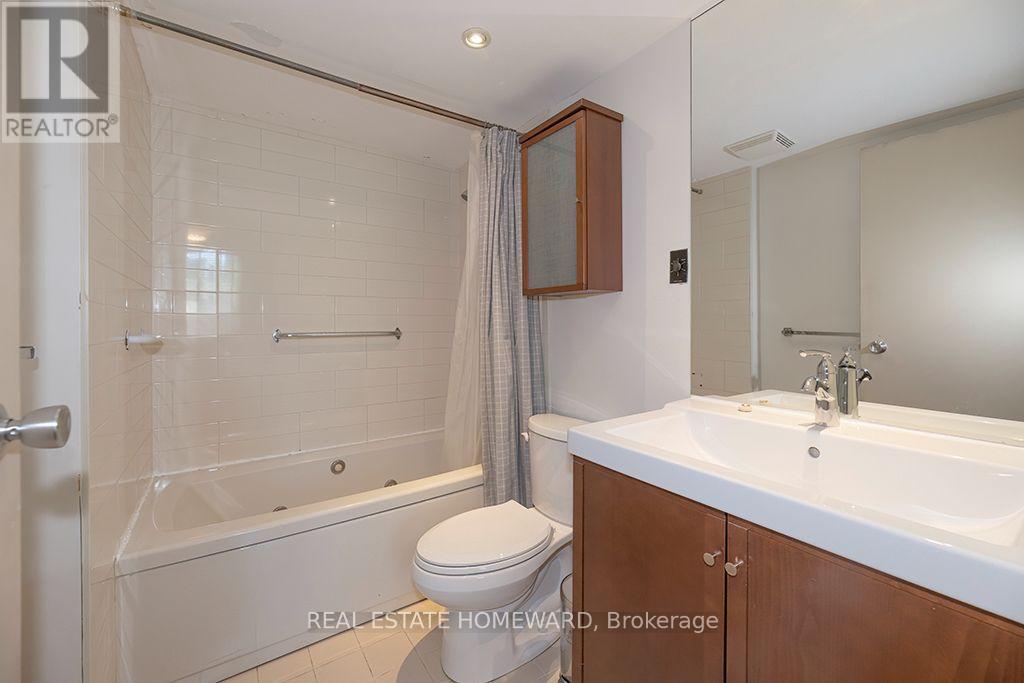 #626 77 MAITLAND PLACE - 22