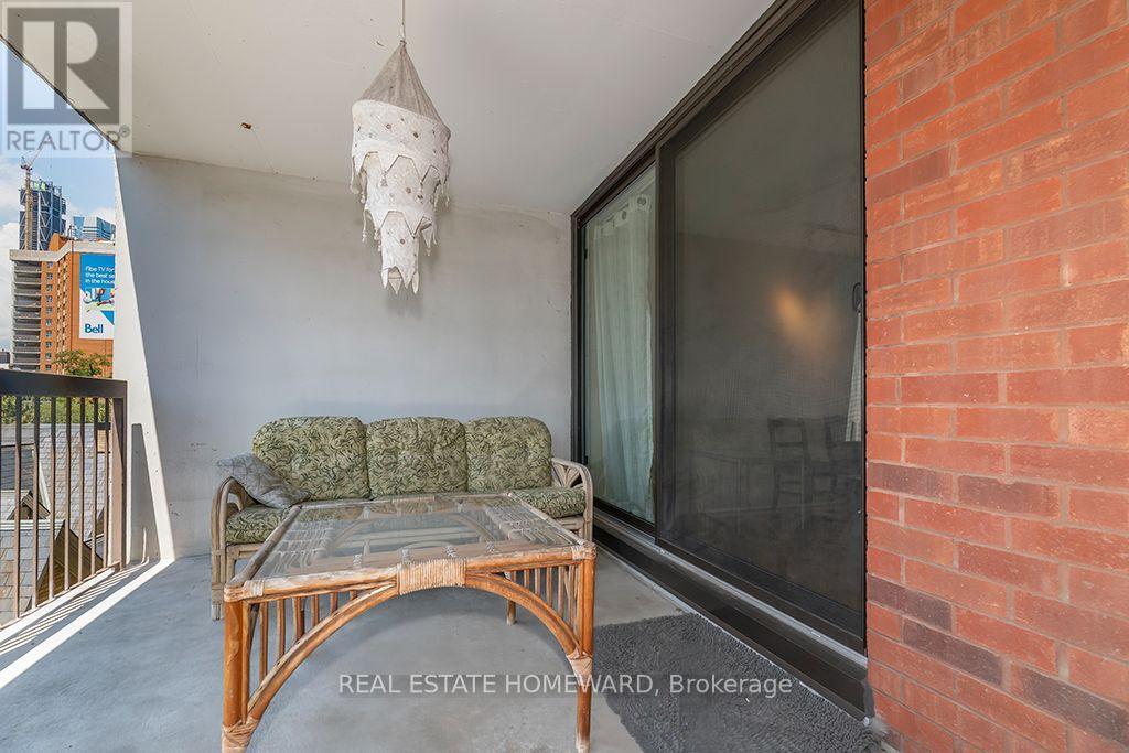 #626 77 MAITLAND PLACE - 24