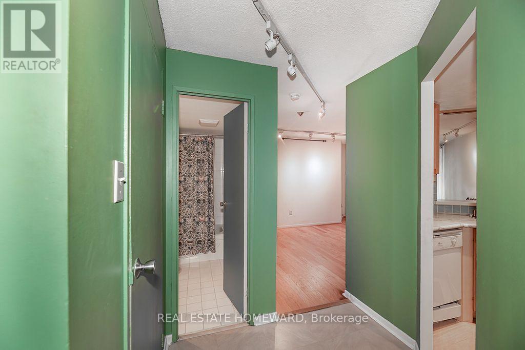 #626 77 MAITLAND PLACE - 6