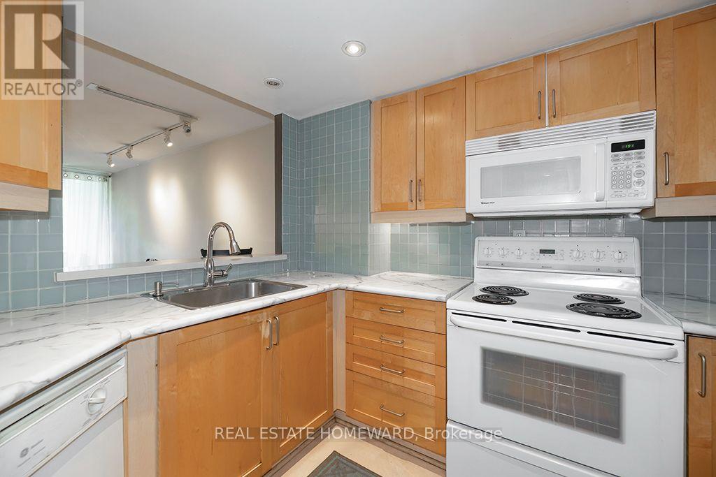 #626 77 MAITLAND PLACE - 7
