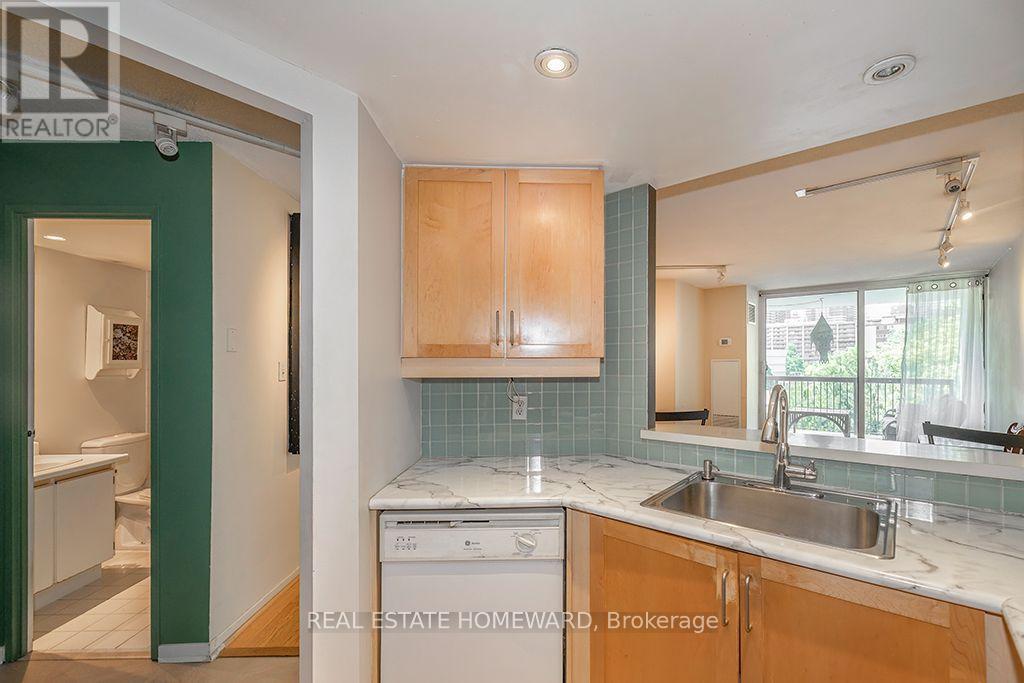 #626 77 MAITLAND PLACE - 8