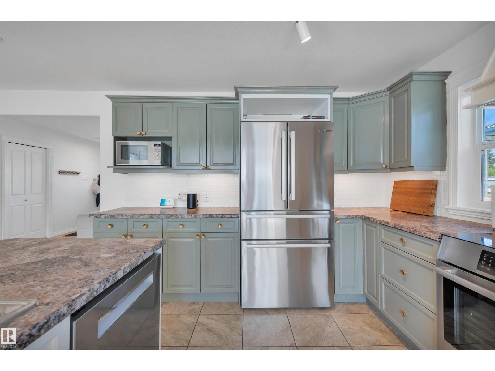 9015 148 ST NW - 21