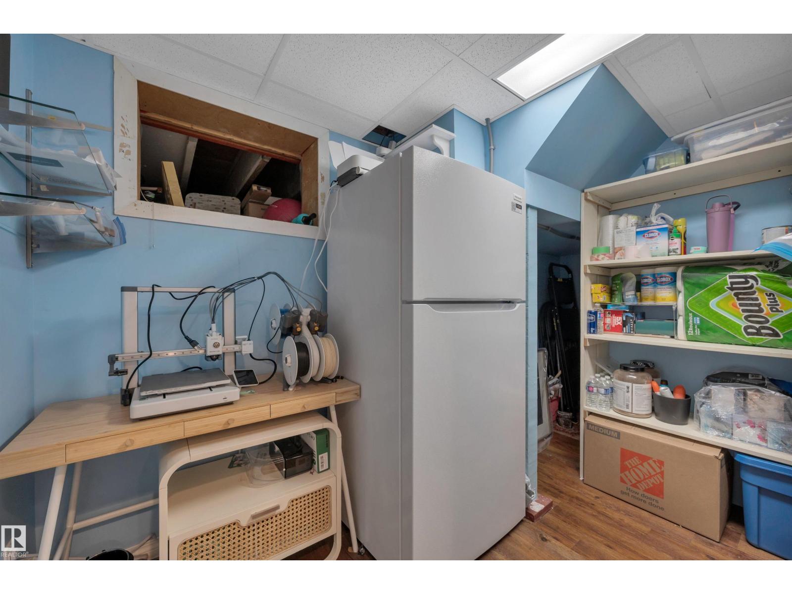 9015 148 ST NW - 39