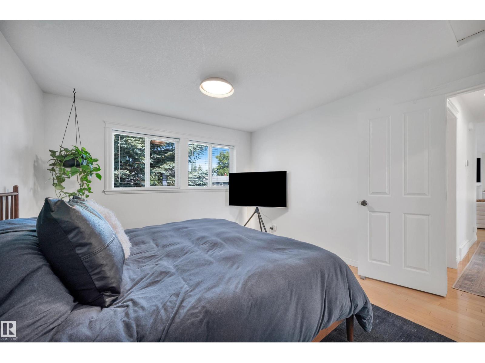 9015 148 ST NW - 31