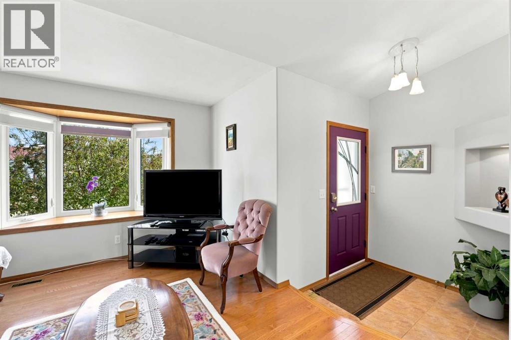 109 Logan Close — photo 14