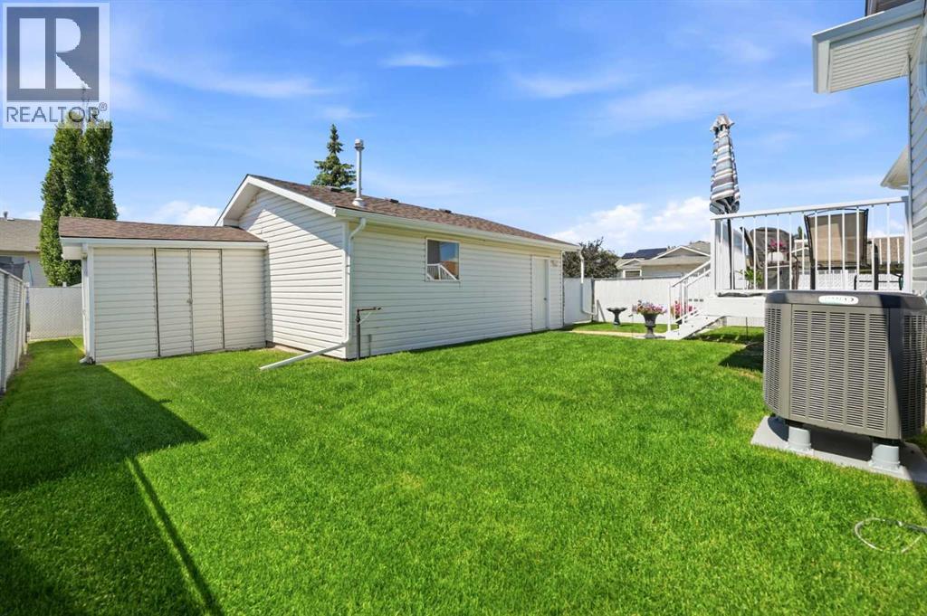 109 Logan Close — photo 33