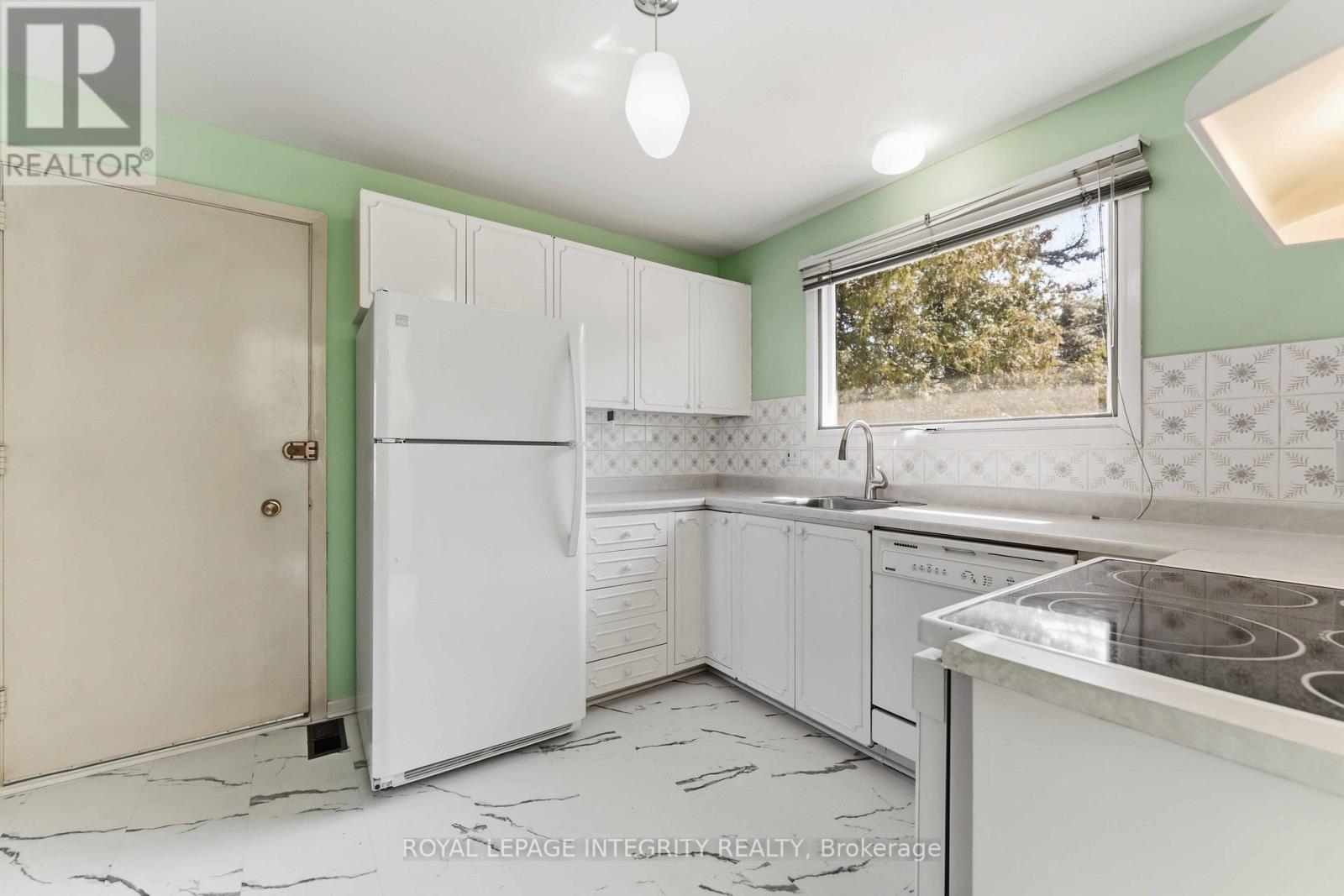 4 Bed, 3 Bath House for Rent in Ottawa – 1842 PLAYFAIR DRIVE, Ottawa – MLS# X13553736 - Image 9
