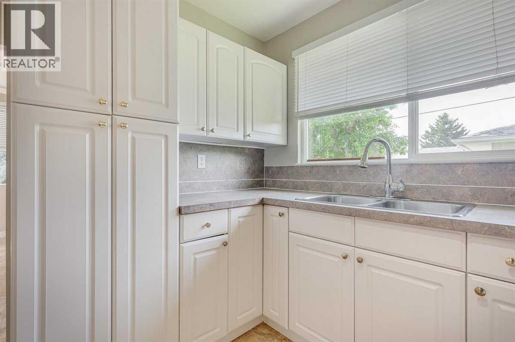 5958 West Park Crescent Crescent N - 16