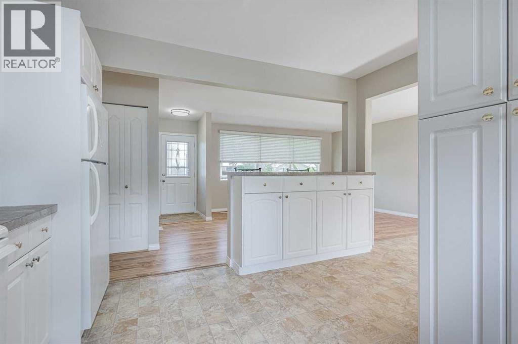 5958 West Park Crescent Crescent N - 17