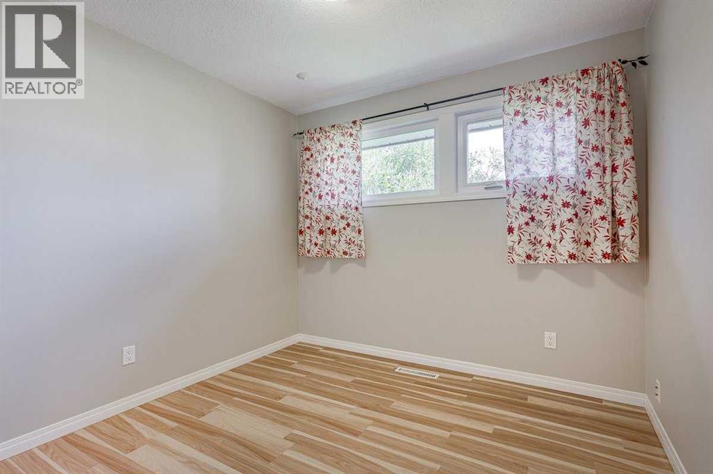5958 West Park Crescent Crescent N - 18