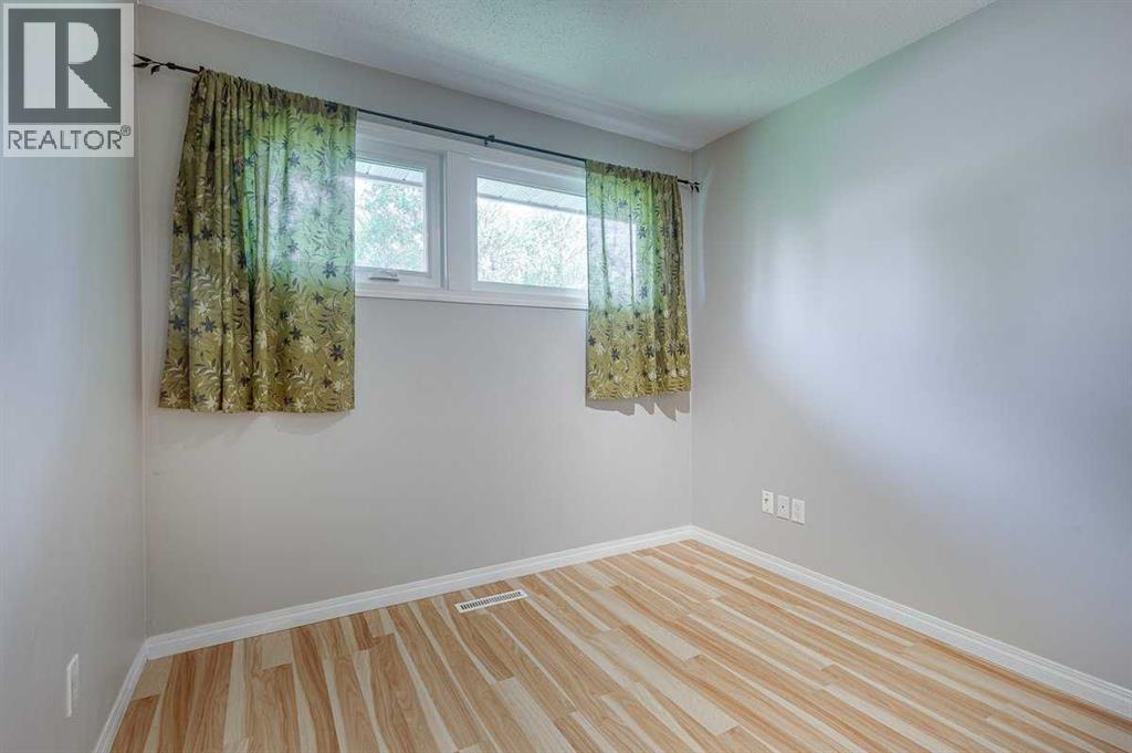 5958 West Park Crescent Crescent N - 22