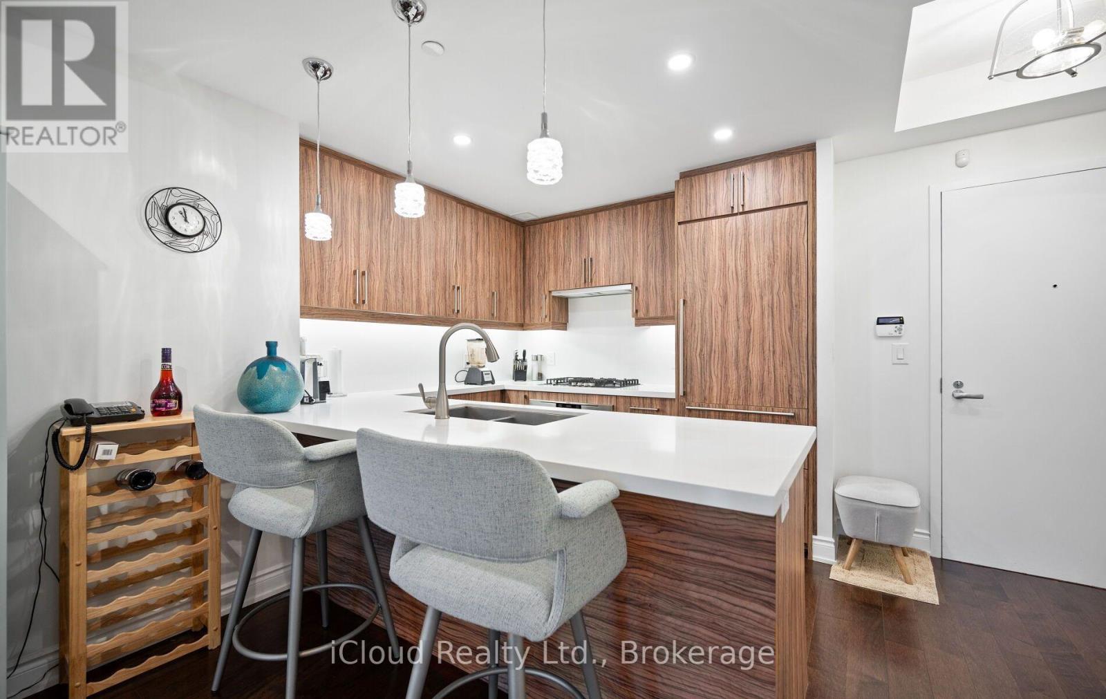 #625 3500 LAKESHORE ROAD W - 11
