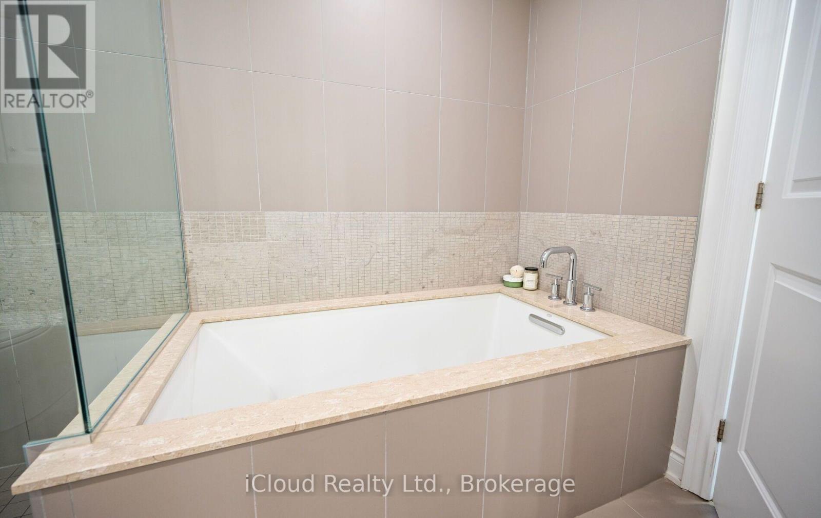 #625 3500 LAKESHORE ROAD W - 19