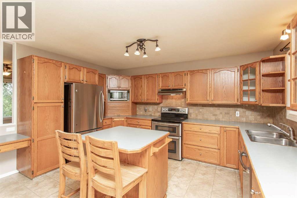 4722 49 Avenue - 10